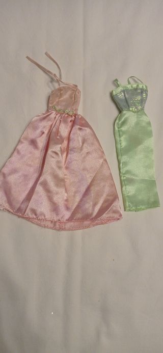 2 Vestidos Barbie Noche Rosa y Verde