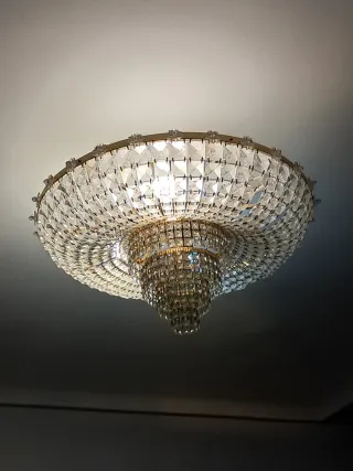 Elegante Lámpara de Cristal Dorada