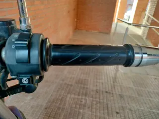 Daelim Roadwin Naked Azul Negra