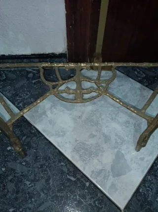 Mesita consola bronce y mármol