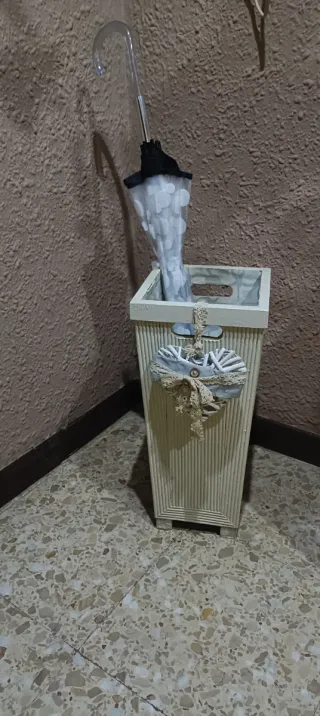 Mueble recibidor con espejo y paragüero