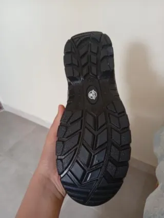 Zapatos de trabajo grises