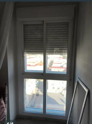 Ventana aluminio con persiana y mosquitera