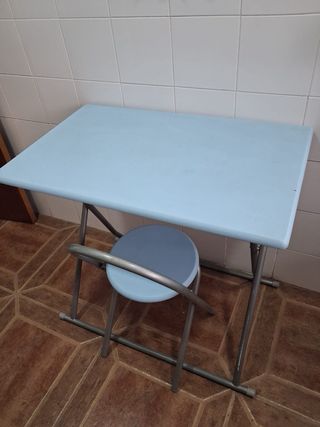 Mesa y taburete infantil azul