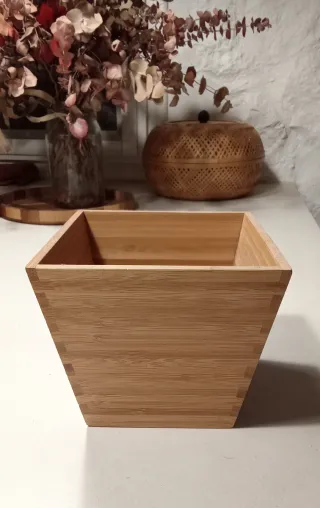 Macetero de bambú cuadrado