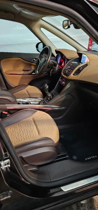 Opel Zafira Tourer 2012