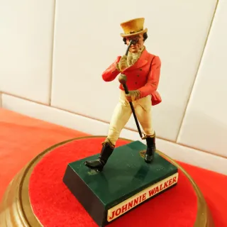 Figura J. Walker con campana di vetro