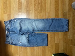 Pantalón vaquero desgastado