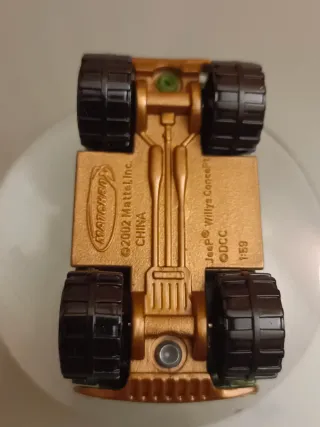 Coche de juguete verde