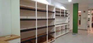 Mostradores y Estanterías de Madera