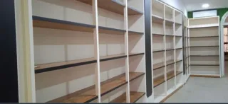 Mostradores y Estanterías de Madera