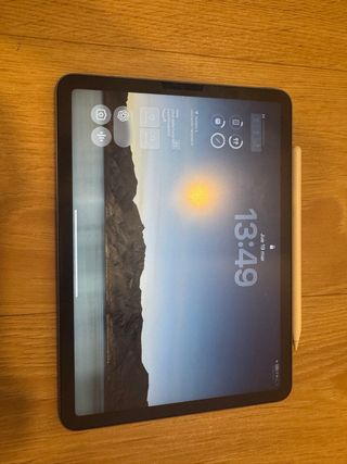 iPad Air 5 64GB con Apple Pencil y funda Logitech