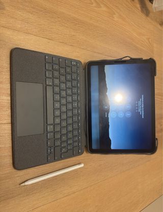 iPad Air 5 64GB con Apple Pencil y funda Logitech