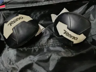 Guantes y rodilleras Reno Hockei