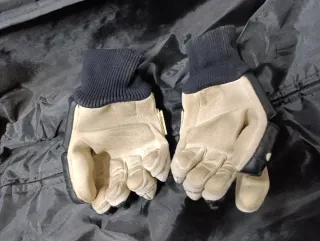 Guantes y rodilleras Reno Hockei