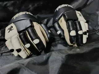Guantes y rodilleras Reno Hockei