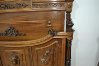 Antigua cama Isabelina de nogal