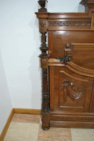 Antigua cama Isabelina de nogal