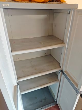 Armarios de resina blancos y grises