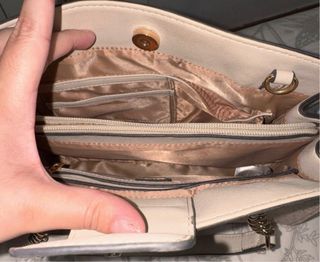 Bolso Guess Beige y Dorado