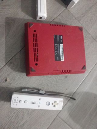 Consola Wii Negra y Roja con Mandos
