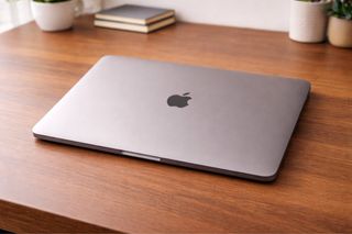MacBook Pro 13 2019 256GB Plata + Funda