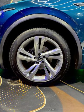 VOLKSWAGEN TIGUAN ( R-LINE )