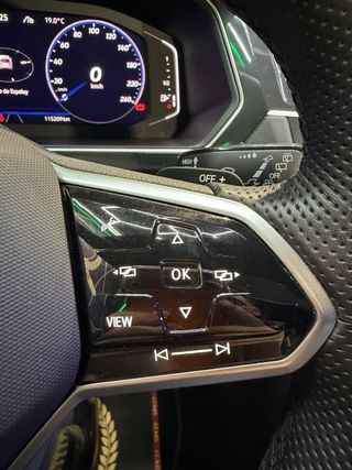 VOLKSWAGEN TIGUAN ( R-LINE )