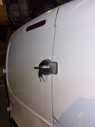 Instalación de candados para furgonetas