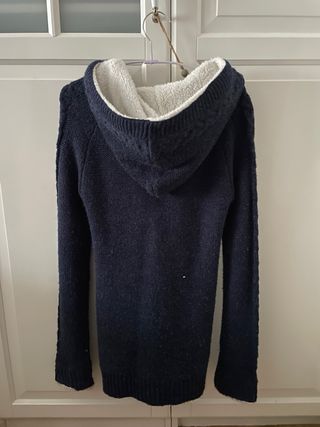 Chaqueta punto trenzado con capucha