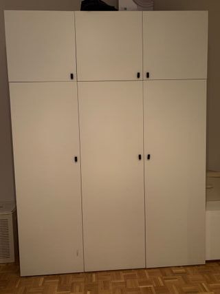 Armario blanco de madera