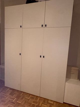 Armario blanco de madera