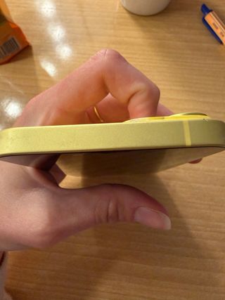 iPhone 14 Amarillo Como Nuevo