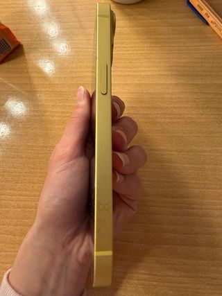 iPhone 14 Amarillo Como Nuevo