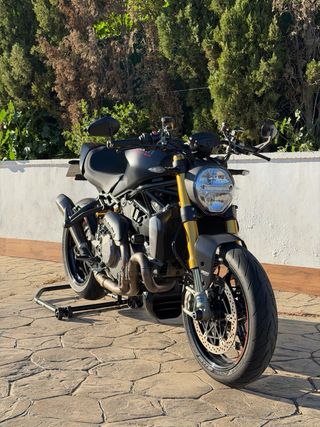 Ducati Monster 1200 S Negra