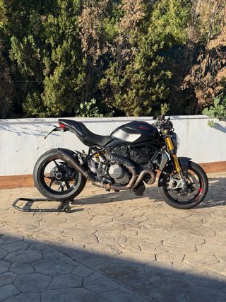 Ducati Monster 1200 S Negra