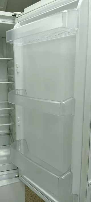 Nevera SAIVOD blanca con pantalla digital 200 x 60