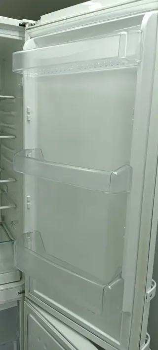 Nevera SAIVOD blanca con pantalla digital 200 x 60