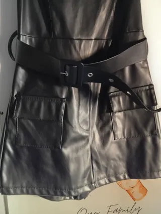 Mono falda pantalón negro efecto piel