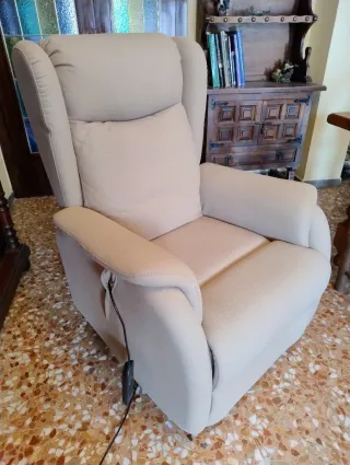 Sillón reclinable eléctrico beige
