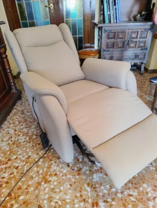 Sillón reclinable eléctrico beige