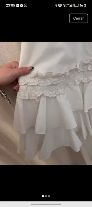 Falda blanca con dos volantes