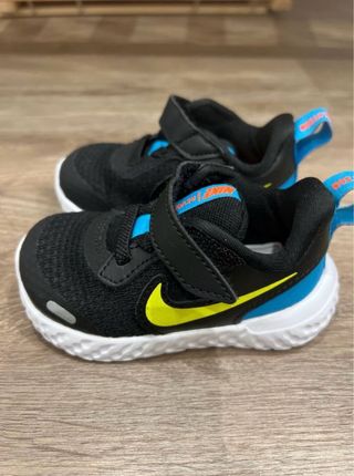 Zapatillas Nike Revolution 5 Talla 20 sin estrenar