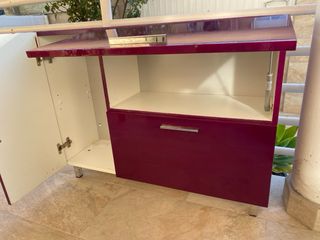 Mueble auxiliar color berenjena