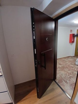 Instalador oficial de puertas acorazadas,brindadas