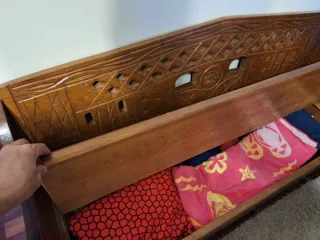 Banco antigo em madeira