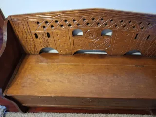 Banco antigo em madeira