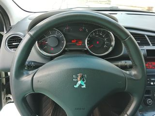 Peugeot 3008 2011