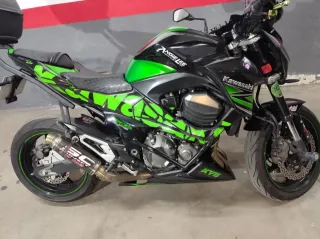 Kawasaki Z800 Naked Negra y Verde