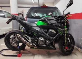 Kawasaki Z800 Naked Negra y Verde
